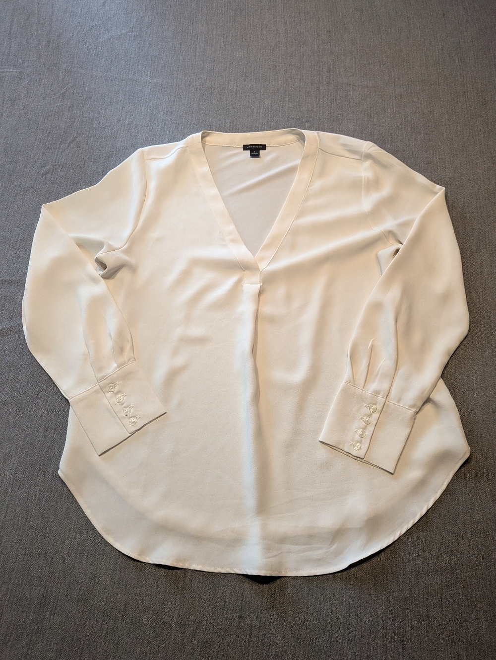 Anne Taylor Woman's Ivory V-Neck Long Sleeve Blouse